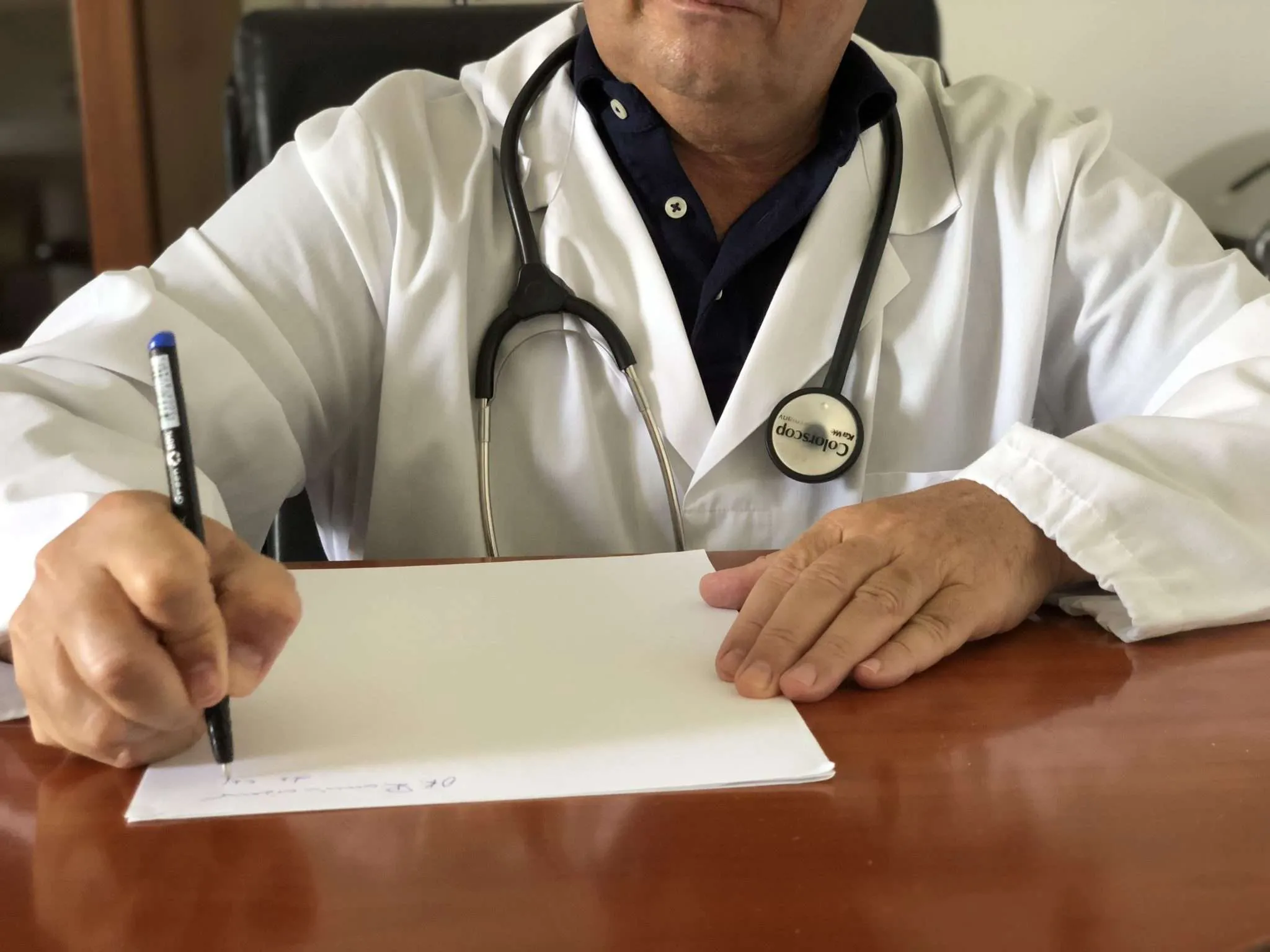 Dr. Med. William Gamba nel suo studio